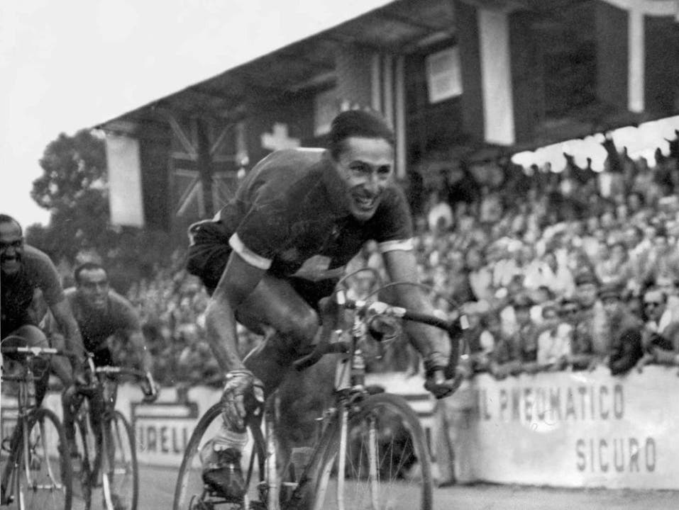 Ein Karriere-Höhepunkt im Jahr 1951: Ferdy Kübler wird in Varese Strassenweltmeister.