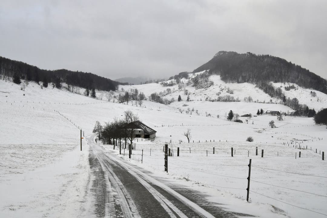 Das Hofbergli erreicht man über die Schmiedenmatt oberhalb von Farnern. Im Winter kein einfaches Unterfangen.