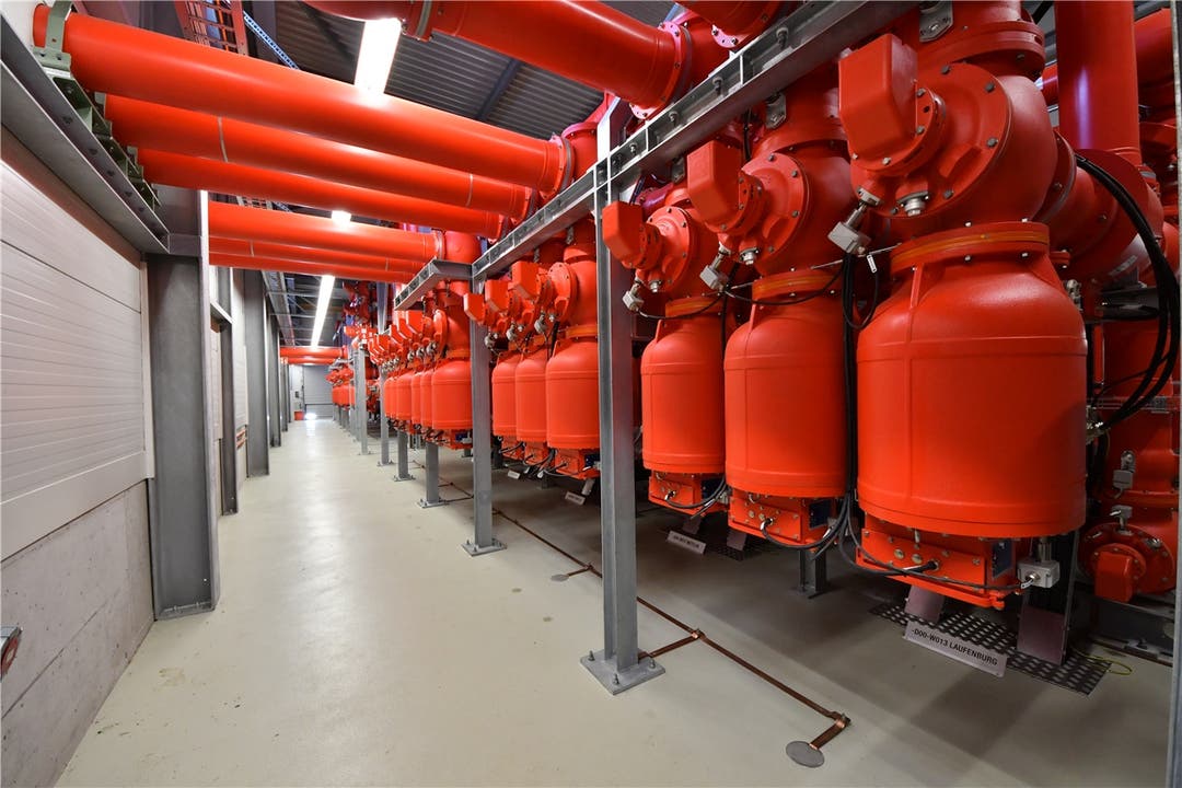 In Niedergösgen weiht die Swissgrid eine moderne gasisolierte 220-Kilovolt- Schaltanlage für 25 Mio. Franken ein.