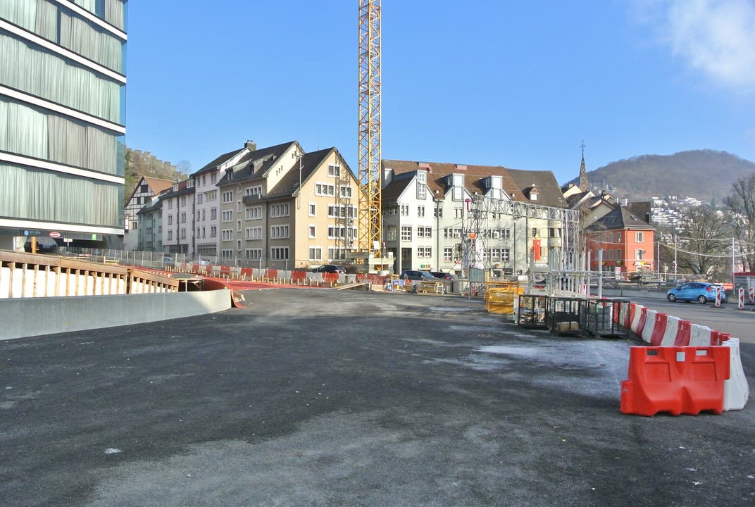 Die Bauarbeiten am Schulhausplatz in Baden stehen über die Feiertage 2016 still.