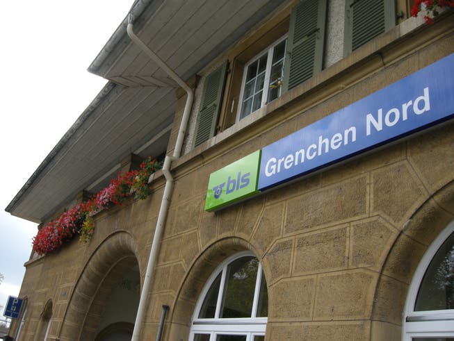 Fassade des Bahnhofs Grenchen Nord.