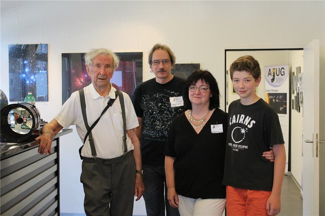 Gerhart Klaus, Gründer der Sternwarte, Stiftungsrats-Vizepräsident Franz Conrad mit seiner Frau Margrit und Sohn Julian.