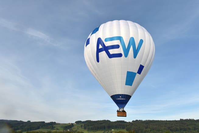 Ein Heissluftballon zum Jubiläum: Die AEW hebt auf dem Birrfeld ab.