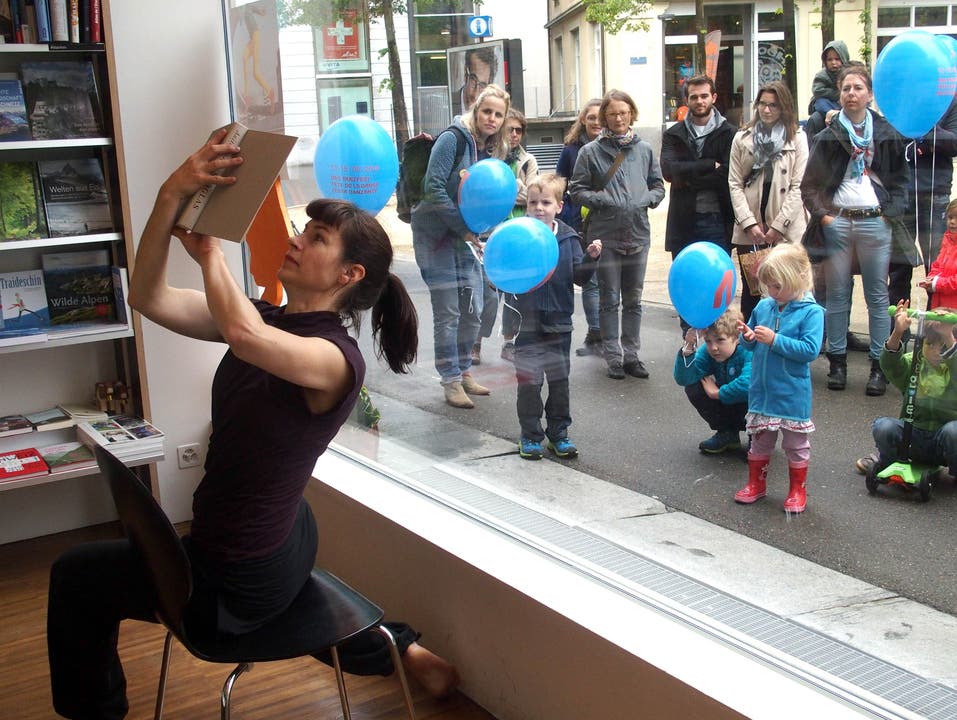 Schaufenster-Performance am Tanzfest Baden (Bild ub)11