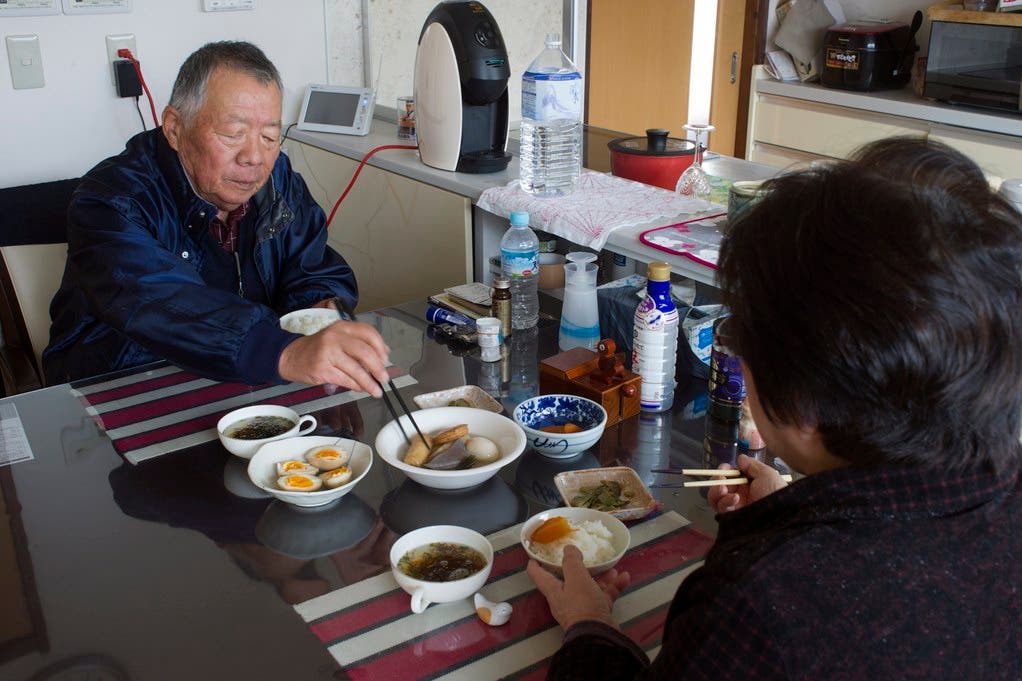 Von den Zurückgekehrten sind viele ältere Bauern, so wie Yasuhiro Sasaki (69) und seine Frau Junko (68). Sie haben ihr Haus neu renoviert.