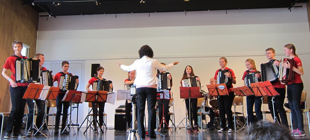 "Es war einmal ..." Die Jugend-Akkordeongruppe Solothurn nach dem sehr gut gelungenen Musikvortrag