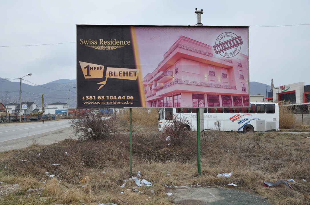 "Swiss Residence": Während des Balkankriegs flohen viele Bewohner von Preševo nach Deutschland und in die Schweiz. Heute bringen sie Geld und Know-how aus der neuen Heimat nach Preševo.