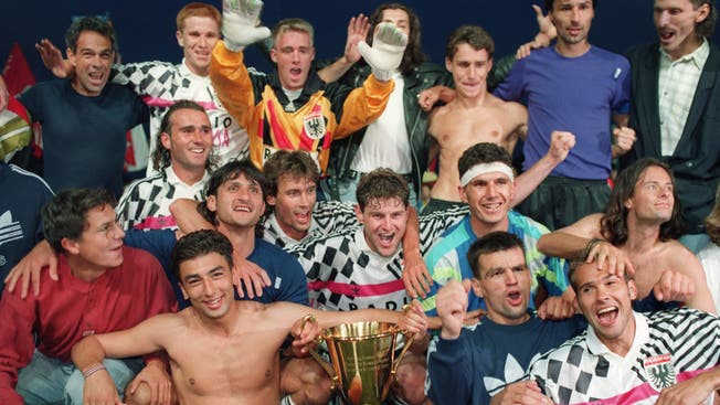 Die Aarauer feiern ihren Meistertitel im Jahr 1993.
