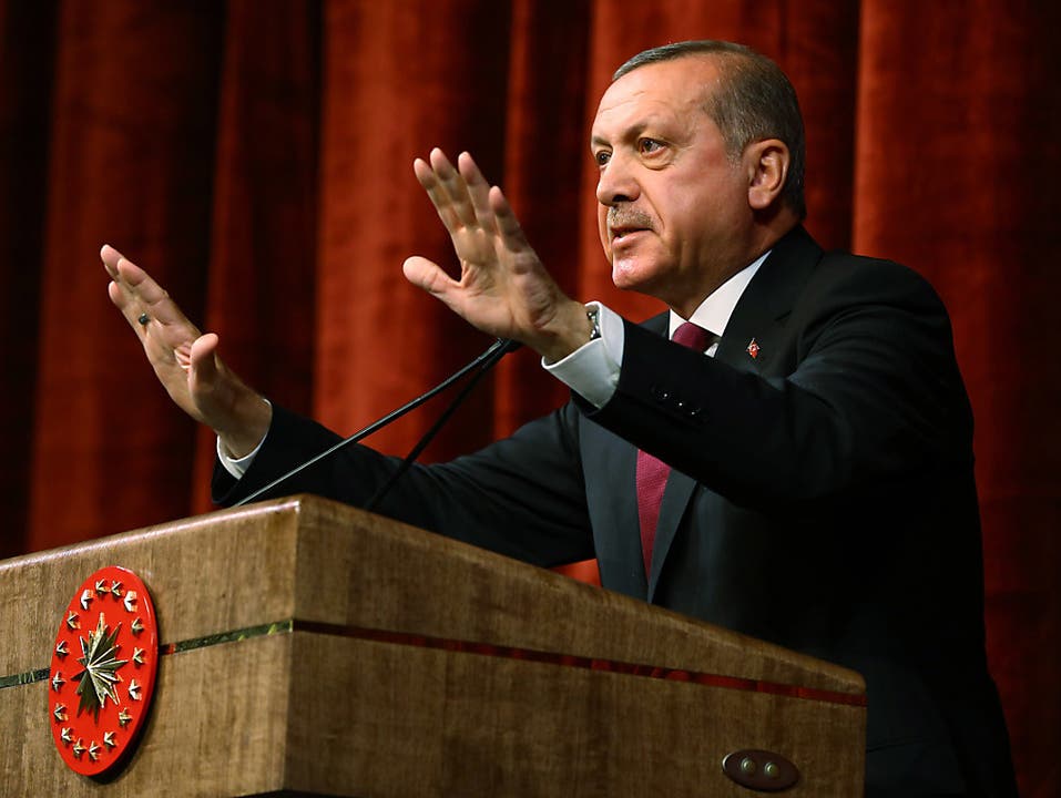 "Kleines Paket": Erdogan will nach dem Putschversuch die Verfassung ändern lassen, um Militär und Geheimdienst unter Kontrolle zu bringen.
