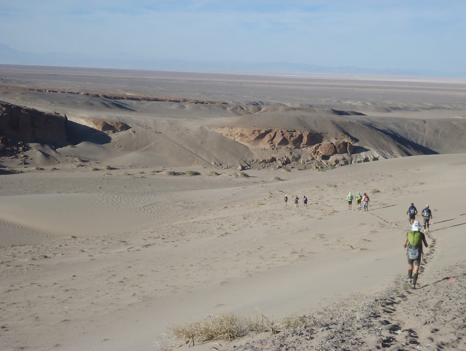 Die Strecke führt über Sand und Felsen.
