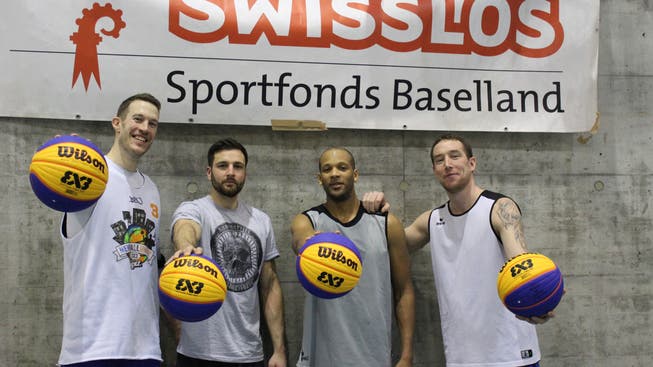 Das Team Lausanne (mit Ex-Nationalspieler Oli Vogt) gewinnt beim internationalen Streetball-Turnier in Münchenstein.