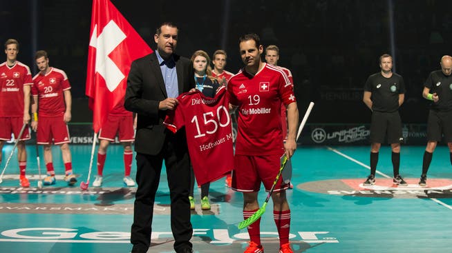 Matthias Hofbauer ist zurück: An der WM 2014 wurde er für 150 Länderspiele geehrt.