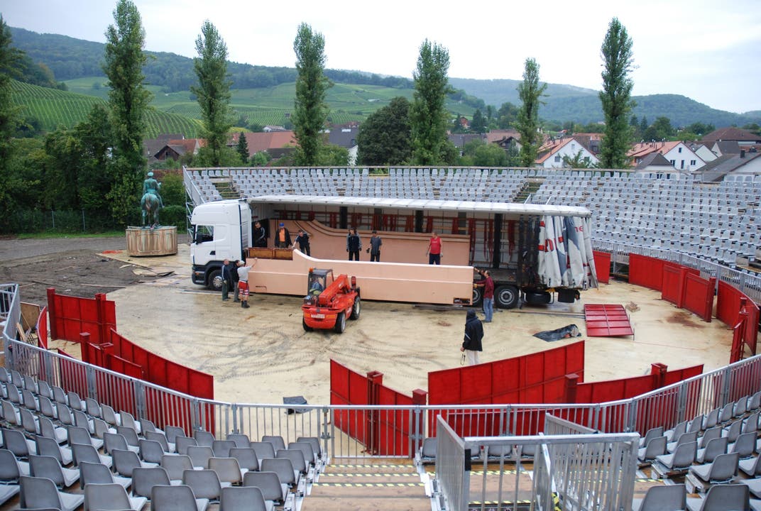 Aufbauarbeiten für das Stück «Carmen» der Oper Schenkenberg (2010)