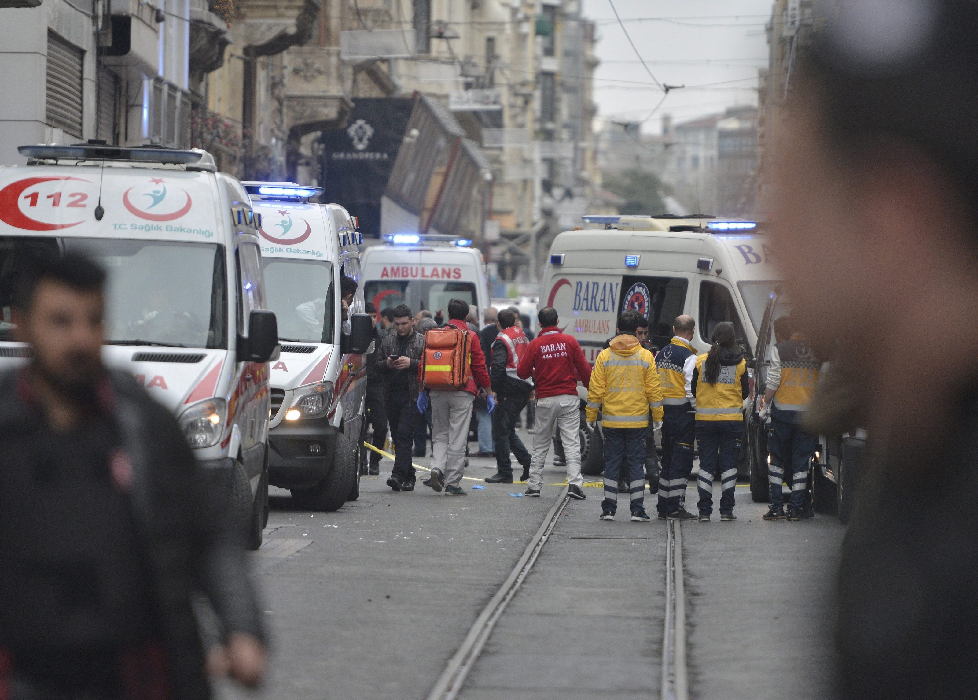 Istanbul, Türkei - Explosion In Einkaufsstrasse: 5 Tote, über 30 ...