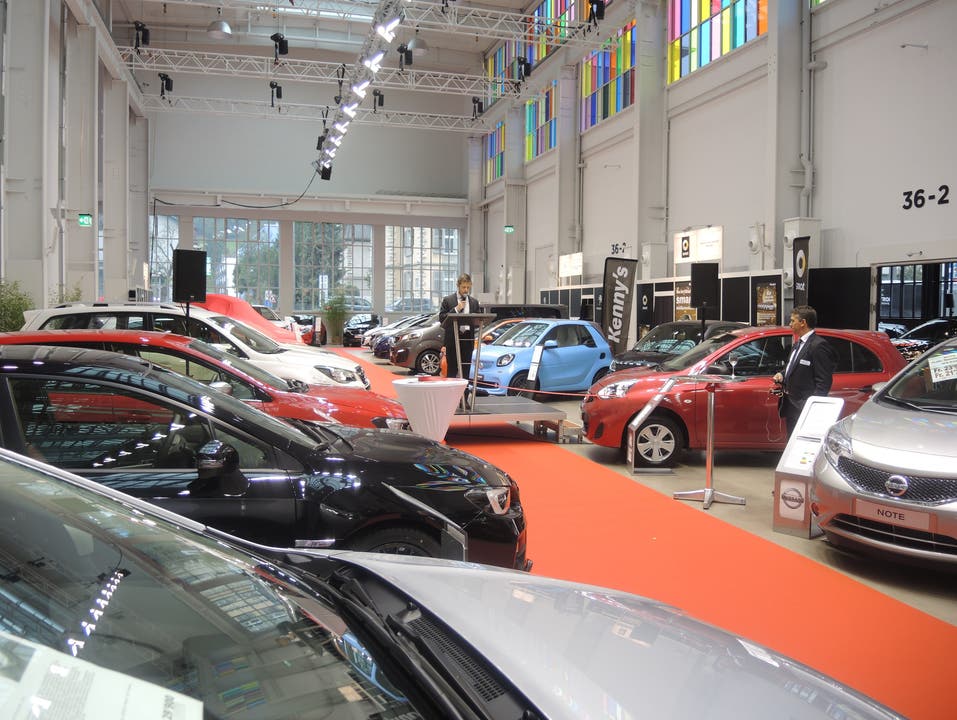 Thomas Lütolf, Leiter Standortmarketing, sprach zur Eröffnung der Auto-Ausstellung.