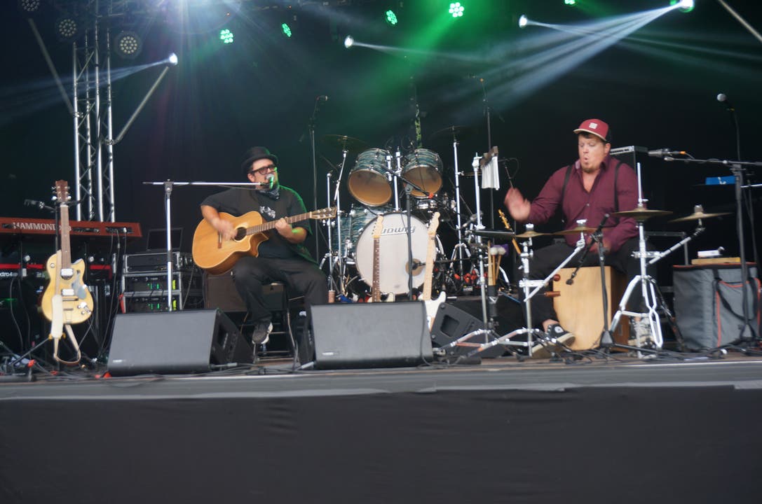 In Bergdietikon stand zudem die Band Chubby Buddy mit Saenger und Gittarist Marc Amacher und Perkussionist Dominik Liechti auf der Bühne.