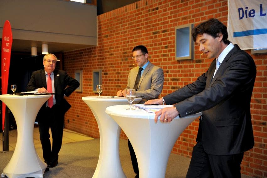 2013 Podium zu den Stapiwahlen mit dem amtierenden Stadtpräsidenten Boris Banga und Herausforderer François Scheidegger.