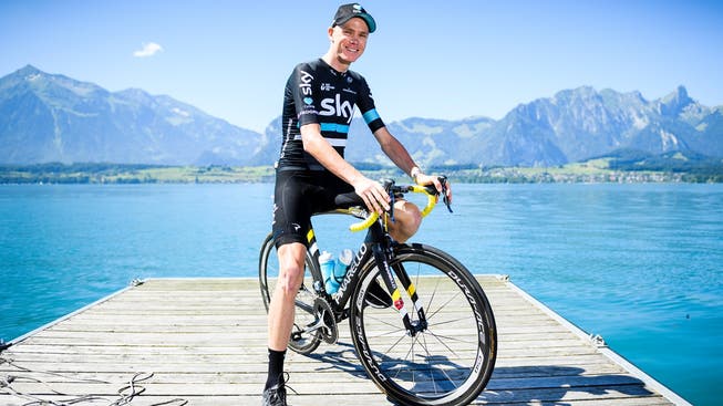 Tour-Leader Chris Froome geniesst den freien Tag am Thunersee.