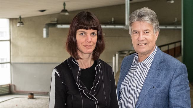 Die Co-Präsidenten des Verbands Kultur Baselland, Irene Maag und Marc Joset, auf der Galerie der ehemaligen Abfüllhalle des Ziegelhofs in Liestal. Der Verband hofft, dass er und die Kultur hier eine Heimat finden.