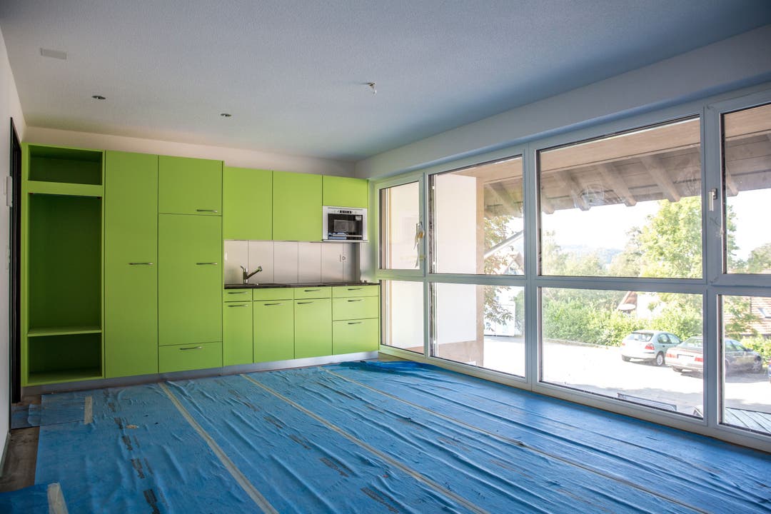 Alle Küchenzeilen im Haus strahlen in einem stimmungsaufhellenden Grün.