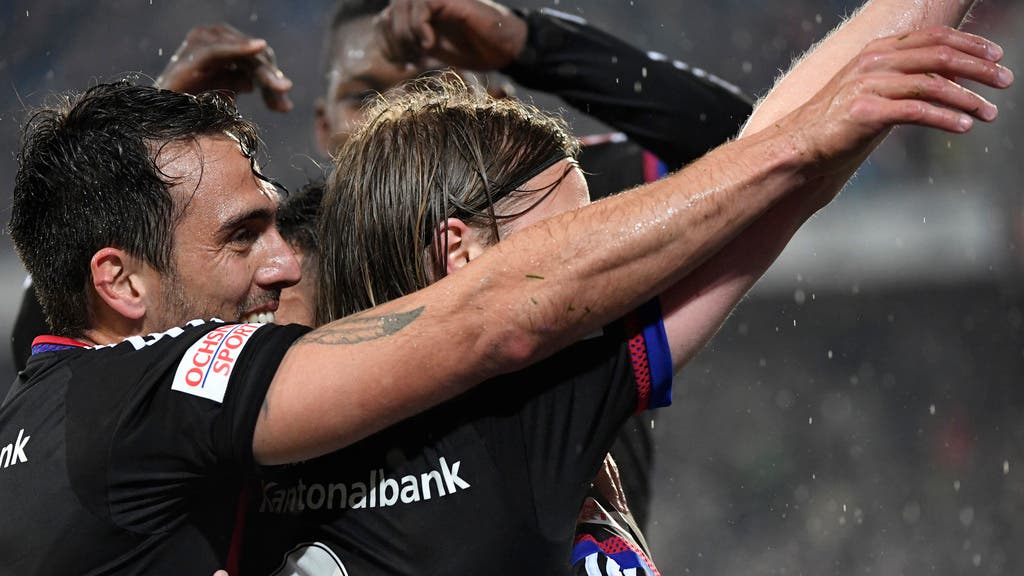 30. April 2016: Der FC Basel sichert sich mit einem 2:1-Sieg gegen den FC Sion den siebten Meistertitel in Serie.