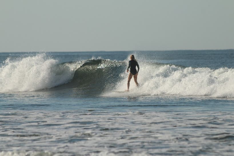 ... und Surfen. So sieht eine Woche im 'Rise Up Surf' normalerweise aus. Die Polizei von Nicaragua sollte im All-Inklusiv-Paket eigentlich nicht vorkommen