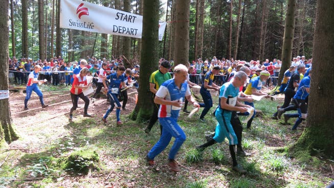 Ueber 1000 Läuferinnen und Läufer waren den Staffel Schweizer Meisterschaft am Start.
