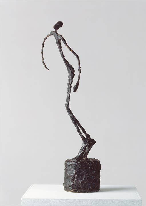 Von Alberto Giacometti (links: L’homme qui chavire, 1950)