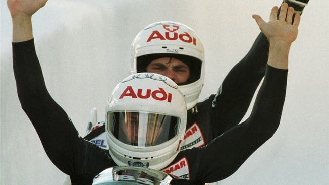Reto Goetschi und Guido Acklin holen sich 1997 im Zweierbob den fünften Zweierbob-Schweizermeister-Titel in Folge. Archiv/Key