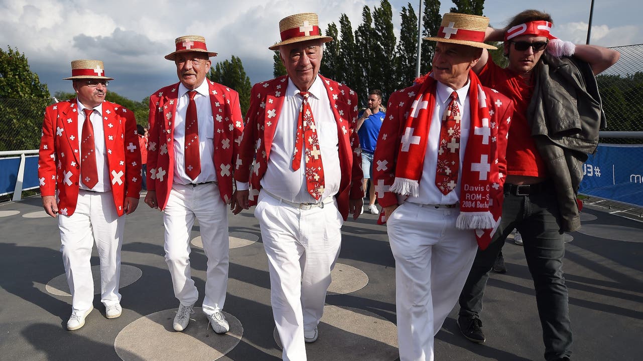 Schweizer Fans auf dem Weg ins Stadion in Lille