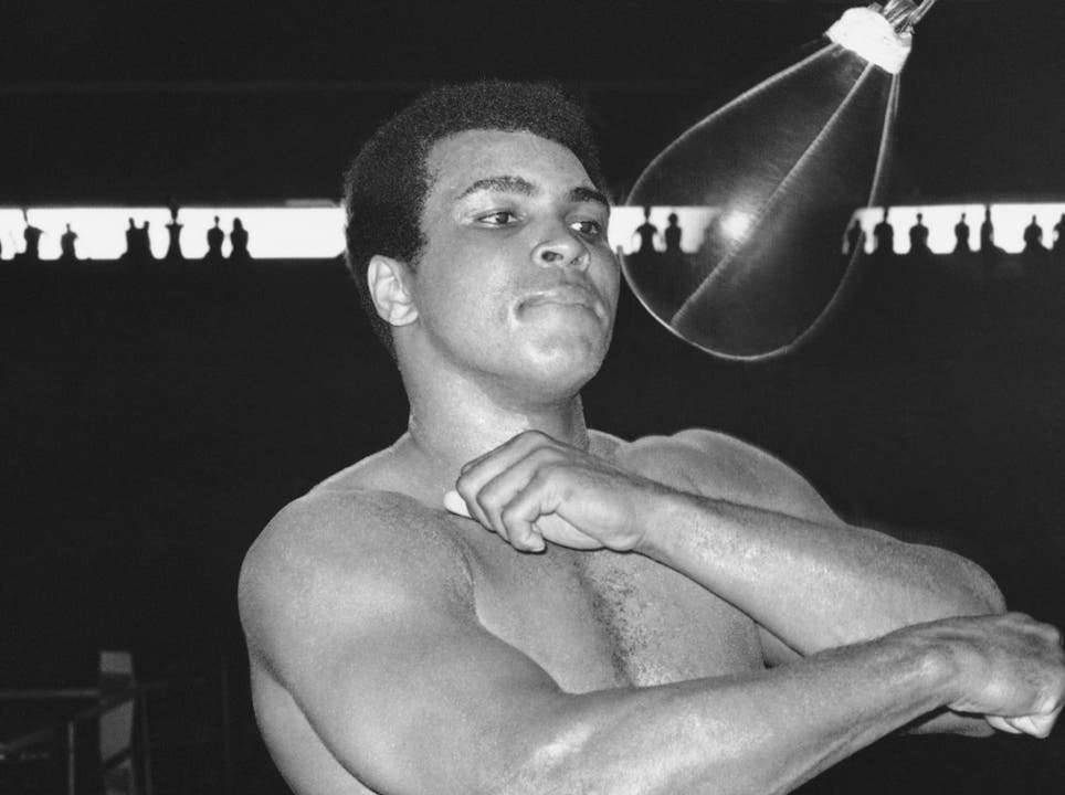 3. Juni: Muhammad Ali (74) Die Boxlegende war dreifacher Weltmeister im Schwergewicht und 1960 Olympiasieger im Halbschwergewicht. Damals hiess der US-Afroamerikaner noch Cassius Clay. Erst nach seinem Übertritt zum Islam 1964 nahm er den Namen Muhammad Ali an. 1999 ernannte ihn das IOC zum "Sportler des Jahrhunderts".