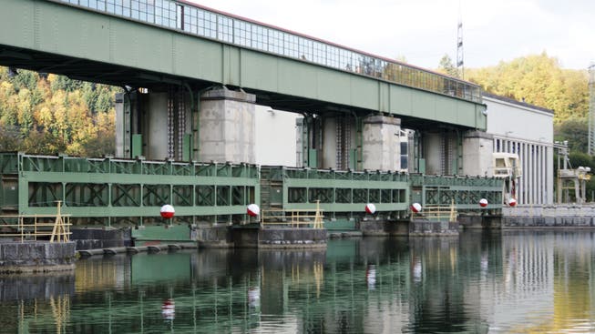 Das Kraftwerk Ryburg-Schwörstadt im Rhein lieferte letztes Jahr dem Aargau rund 350 Gigawattstunden und ist damit das grösste Aargauer Wasserkraftwerk.