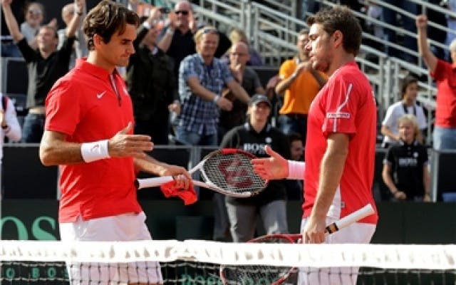 Roger Federer und Stanislas Wawrinka verlieren das Doppel im Davis-Cup nach schwacher Leistung gegen Holland. Foto: Salvatore Di Nolfi