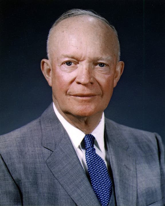 Dwight D. Eisenhower (1953-1961) Der wichtigste US-Kommandeur im Zweiten Weltkrieg wird nach dem freiwilligen Verzicht von Truman zum 34. US-Präsidenten gewählt. Wichtigste Impulsgeber der Präsidentschaft ist die Errichtung der NASA als Weltraumbehörde.