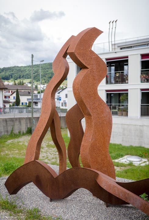 Juni 2016: Zum 10-Jahr-Jubiläum der Kulturtankstelle Döttingen wurde im Dorf ein Skulpturenweg aufgestellt. Im Bild: Gillian White Skulptur "Die Badenden".