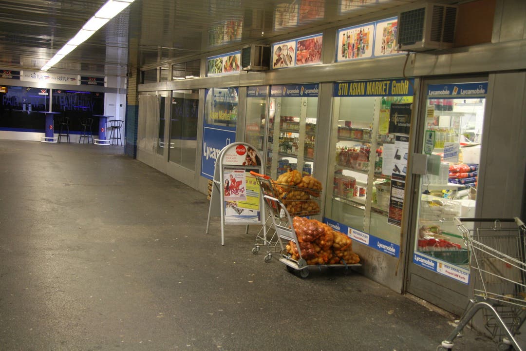 Bei diesem indischen Lebensmittelmarkt in der Bahnhofspassage neben dem RBS-Bahnhof geschah die Tat.
