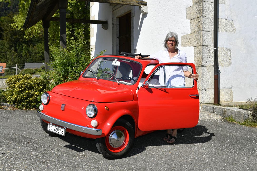 Beatrice Kaufmann und ihr knallroter Fiat nuova 500
