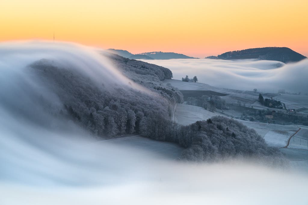undefined Zum Jahresstart präsentierte sich die Nebelwelle von seiner besten Seite. So konnte ich am 1. Januar dieses Phänomen auf der Gisliflue festhalten. www.mainone.ch