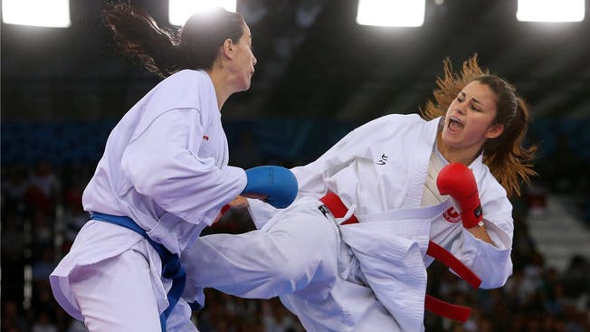 Karateka Elena Quirici (r.) gelang ein erfolgreicher Start in den Weltcup - trotz Verletzung wurde sie Vierte.