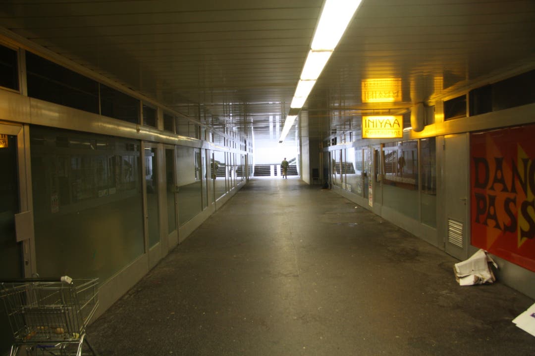Die Bahnhofspassage nach Osten war die zweite Fluchtmöglichkeit für den Täter.