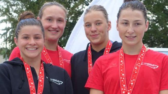 Die vier Schweizermeisterinnen über 4x200m Freistil.