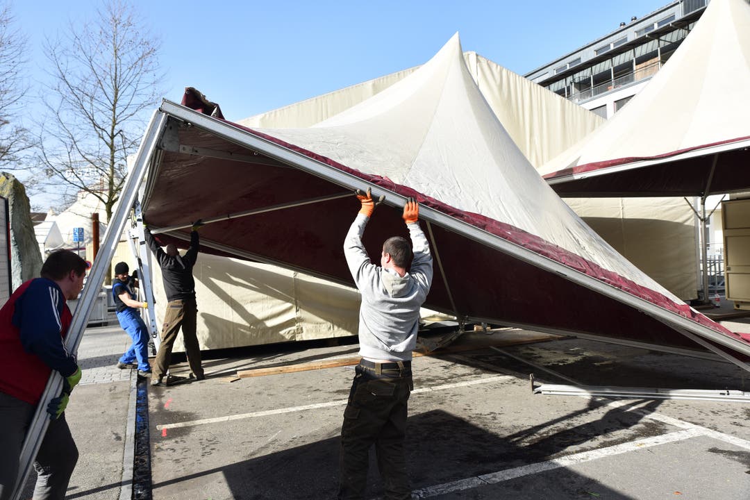 "Das Zelt" wird auf dem Oltner Schützenmatte-Parkplatz aufgebaut