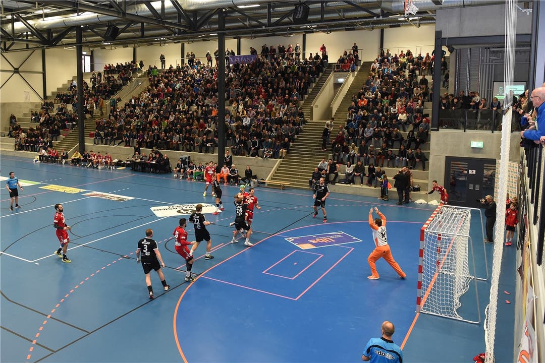 Am 23. Januar 2016 wurde die Halle eingeweiht: Das Derby zwischen dem TV Endingen und dem STV Baden wollten 1800 Zuschauer sehen.