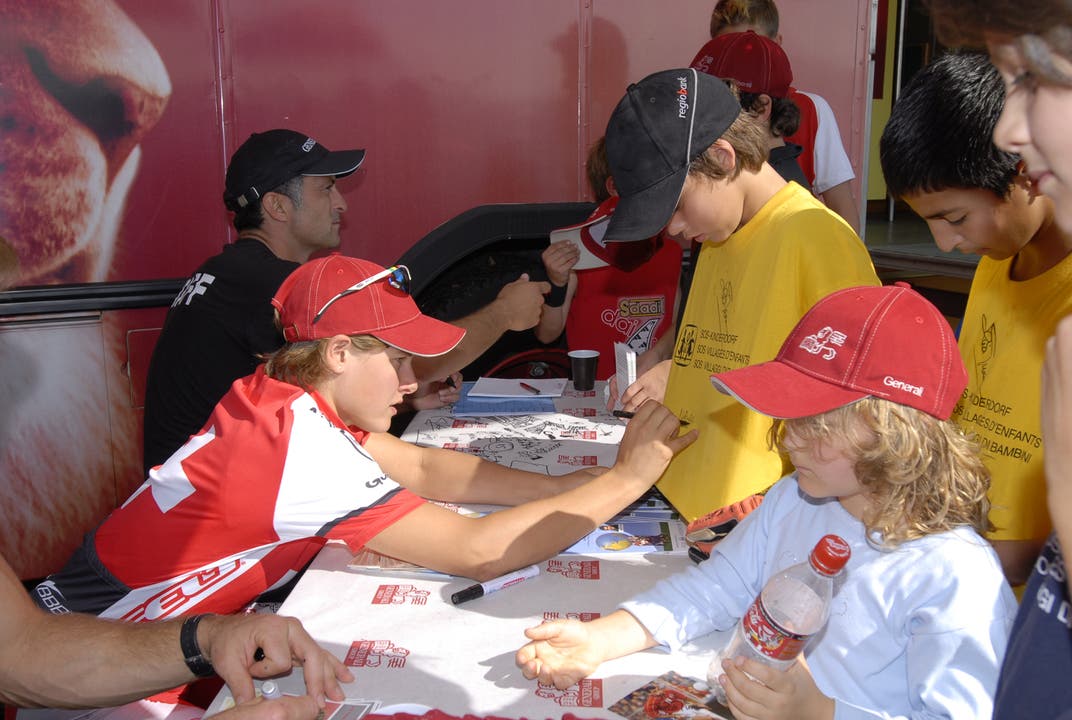 Hier bei einer Autogrammstunde im Rahmen des Generali-Cups 2007 für das SOS-Kinderdorf
