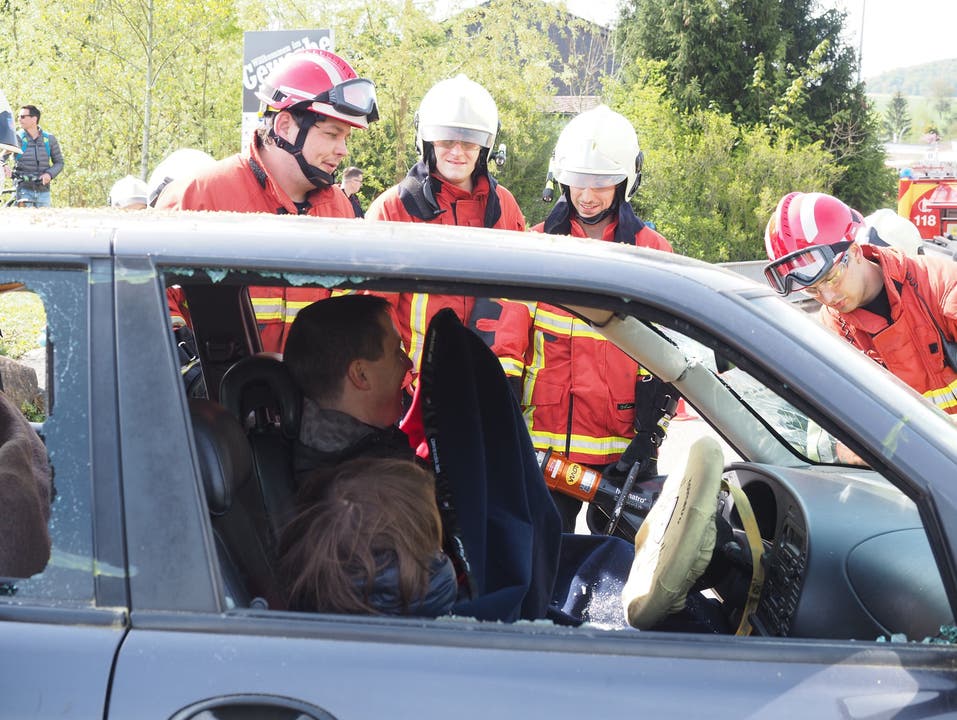 Rheinfelden - Berufsfeuerwehrtag: Jugendliche üben den Feuerwehr-Ernstfall
