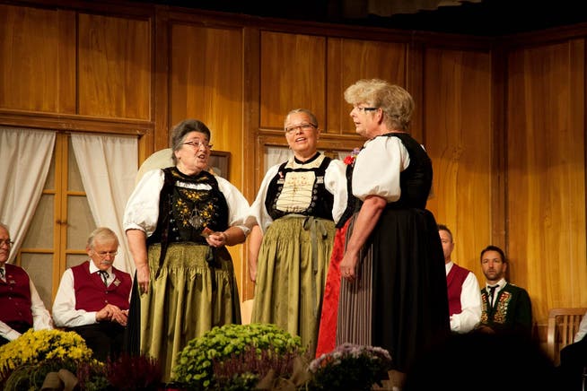 Die vier Jodlerinnen singen das für ein Terzett komponierte Jodellied «Troscht».