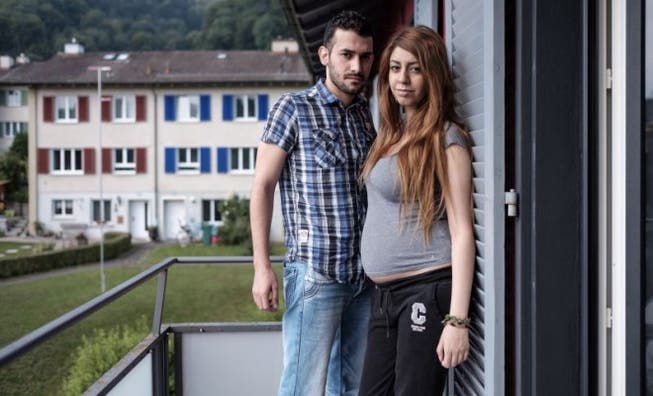 Das Bundesverwaltungsgericht zweifelt an ihrer Beziehung: Hamid und Panteha auf dem Balkon ihrer Wohnung. Foto: Mario Heller