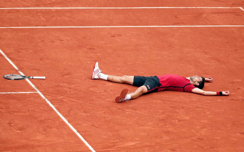 Novak Djokovic wird von den Emotionen überwältigt.