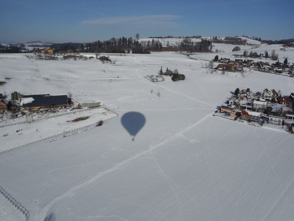 undefined Eine Ballonfahrt im winterlichen Emmental