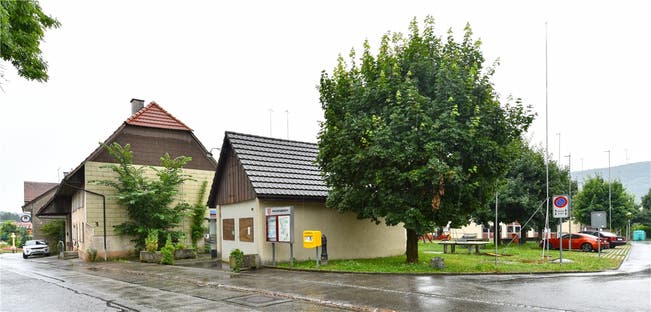 Wo zurzeit noch das Restaurant Kreuz steht (links auf dem Bild), soll ein Wohngebäude mit Gemeindesaal gebaut werden.